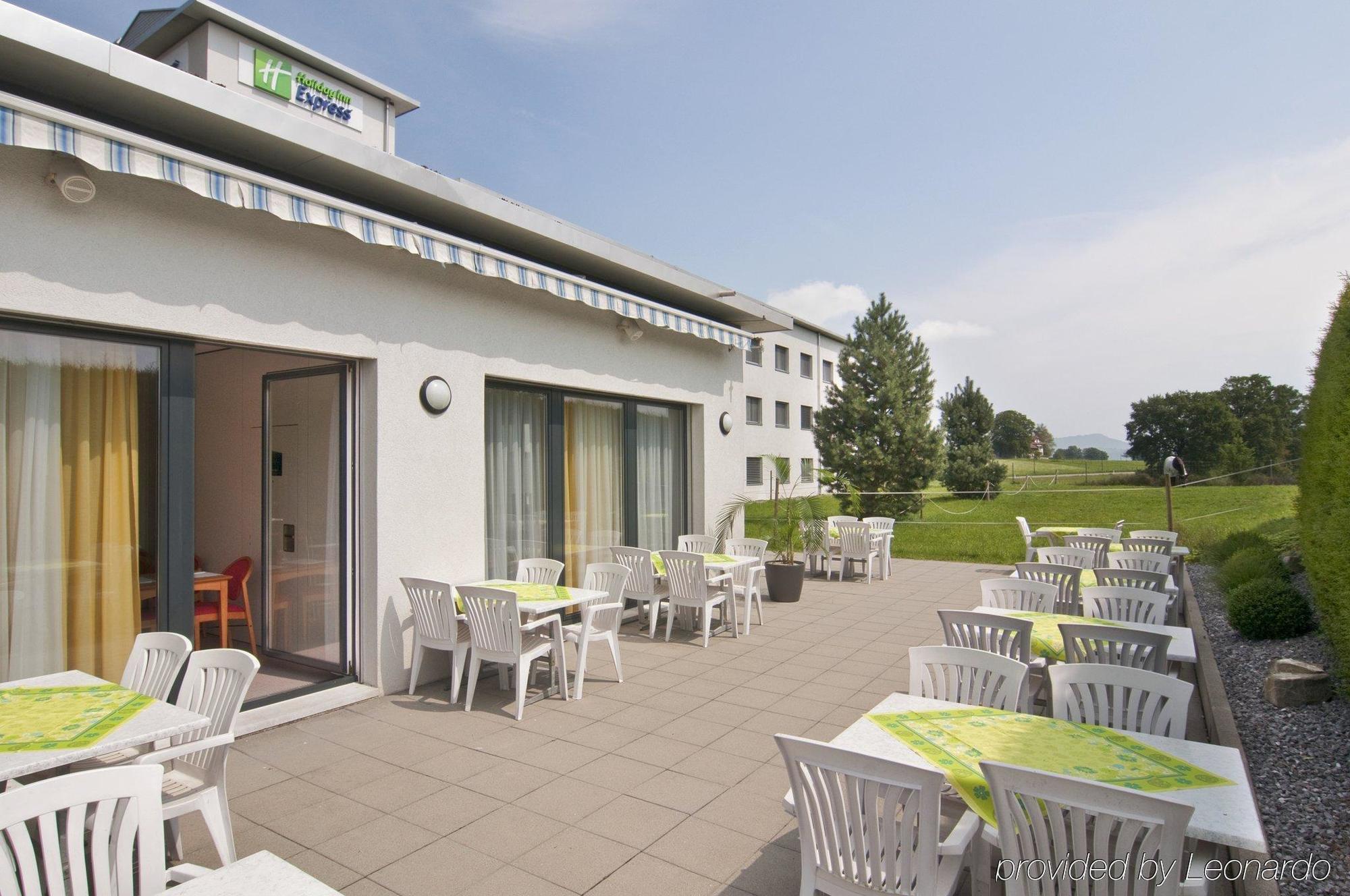 Holiday Inn Express Luzern-Neuenkirch, an IHG Hotel Rothenburg LU Exterior foto